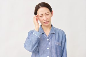 痛みを感じる女性